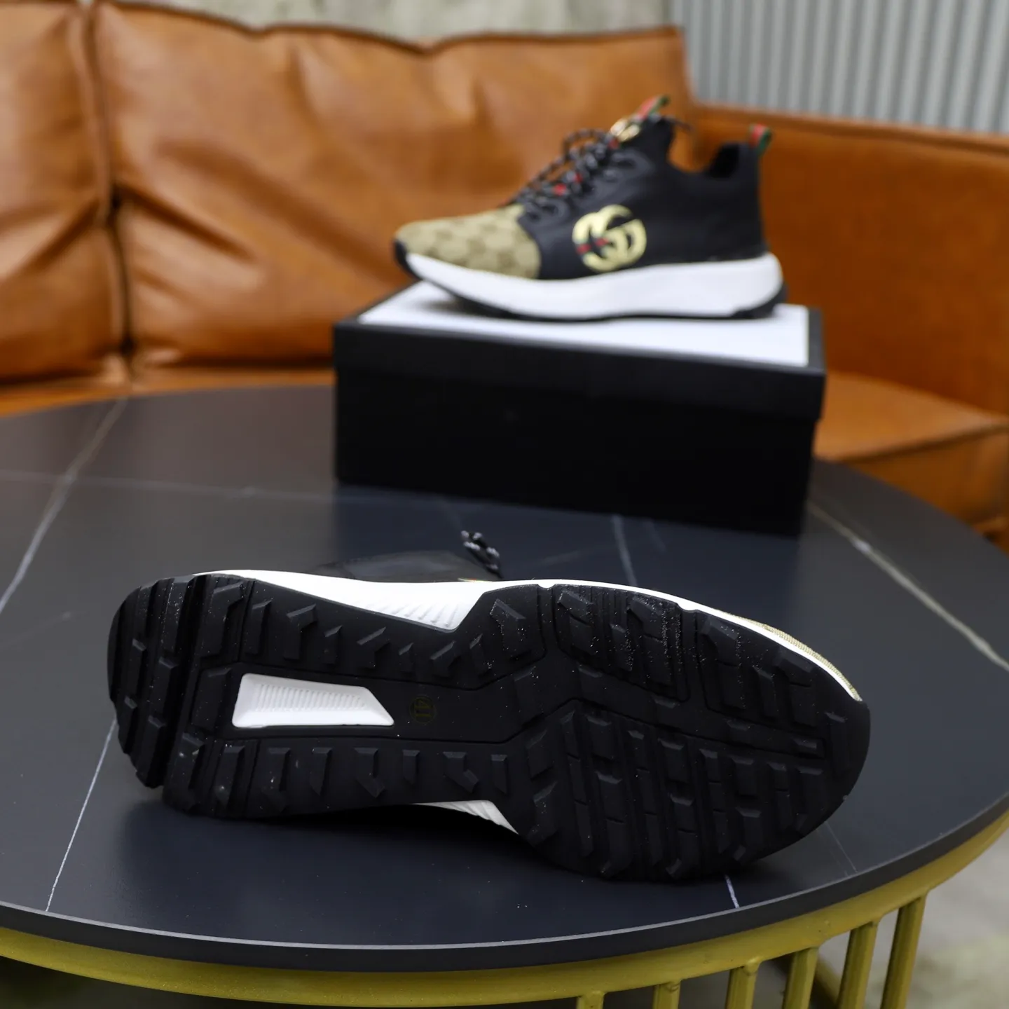 Ex-factory price: 462💰🙅‍♂️🙅‍♂️🙅‍♂️ Brand: GUCCI Standard code: 38-44 (45 customized) Grade: Same as the official website Material: Original material splicing Comfortable and breathable lining Lightweight and wear-resistant sports outsole Style category: Men's fashionable casual shoes Running sneakers Distinguished luxury brand elements Top luxury Color: actual picture color